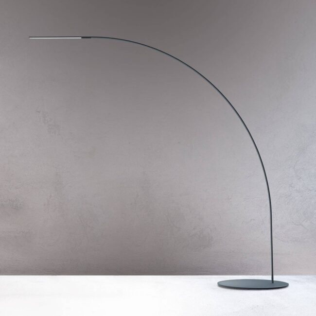 Fontana Arte Yumi – dizajnová oblúková LED lampa