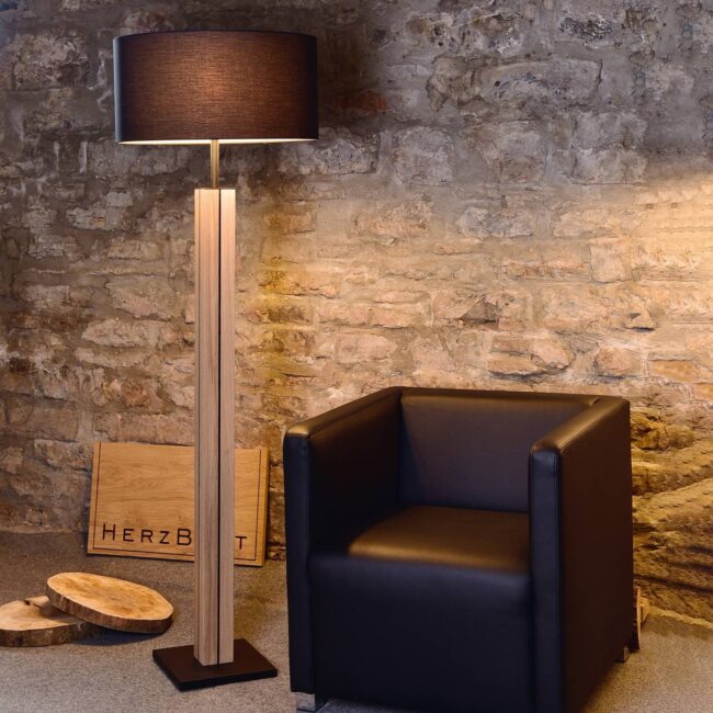 HerzBlut Dana stojaca lampa prírodný dub