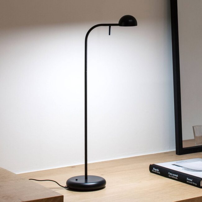 Vibia Pin 1650 stolná LED lampa dĺžka 23 cm čierna