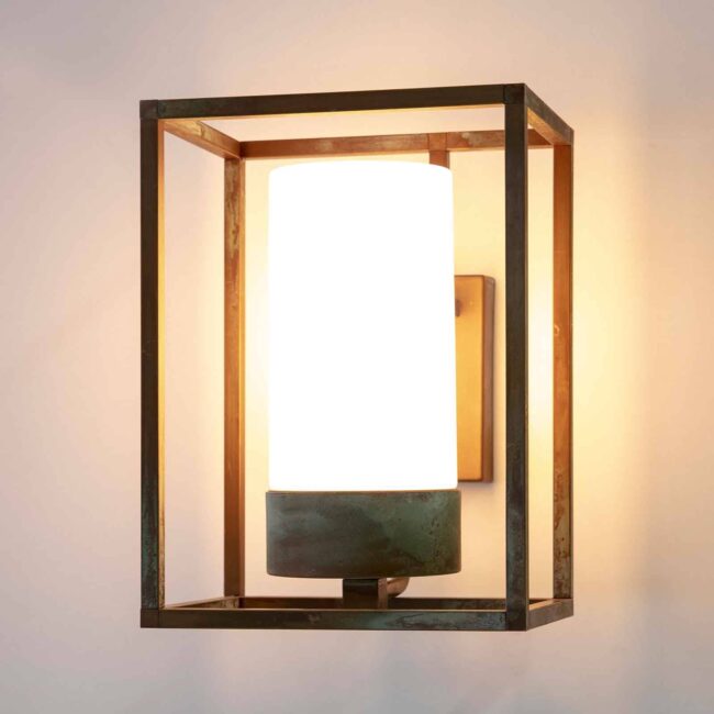 Vonkajšie nástenné svetlo Cubic³ 3363 mosadz/opál